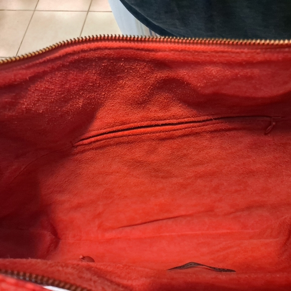 Banana Republic Leather hobo BOHO Bag with Suede Interior and Buckle Accent!! - Picture 4 of 6